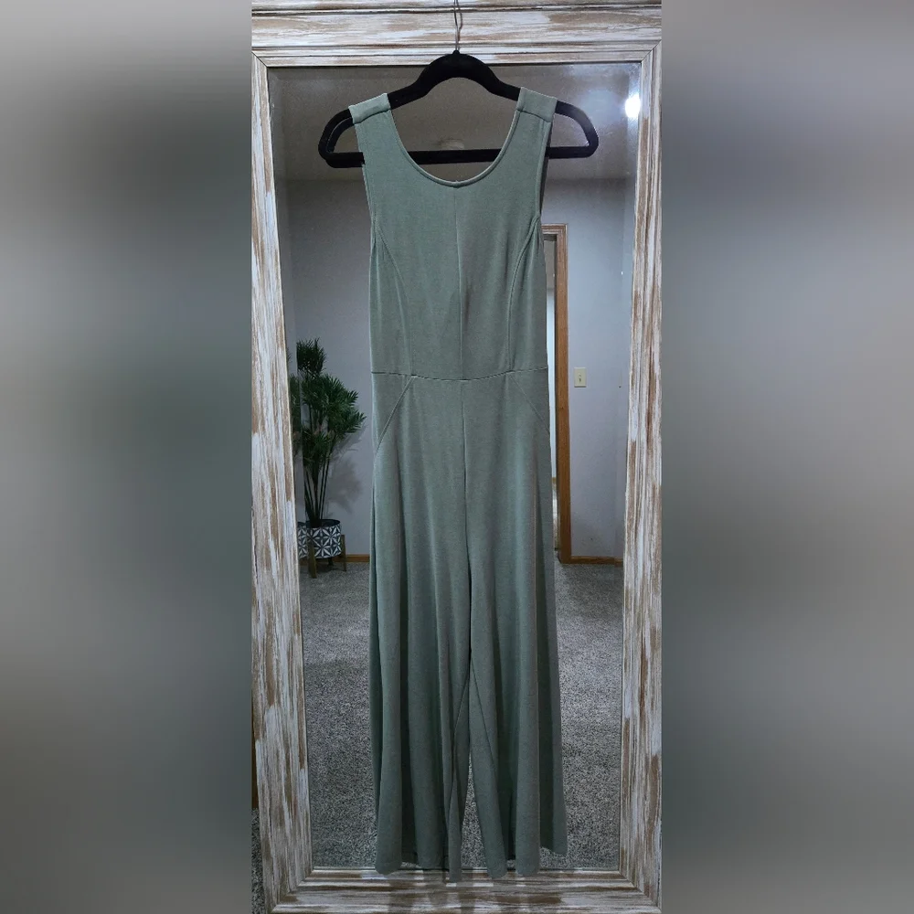 Black Swan Olive Green Sleeveless Jumpsuit - Picture 3 of 6